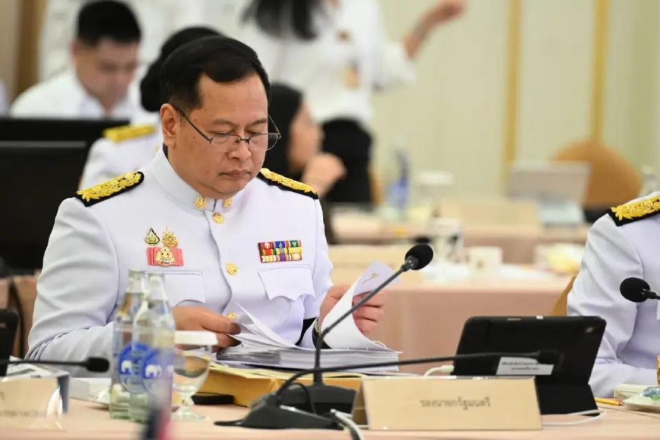 นายปกรณ์ นิลประพันธ์ รองนายกฯ