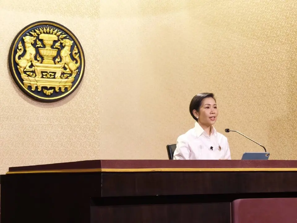 นางสาวรัชดา ธนาดิเรก โฆษกประจำสำนักนายกรัฐมนตรี 