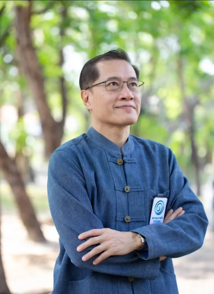 วีระศักดิ์ โควสุรัตน์