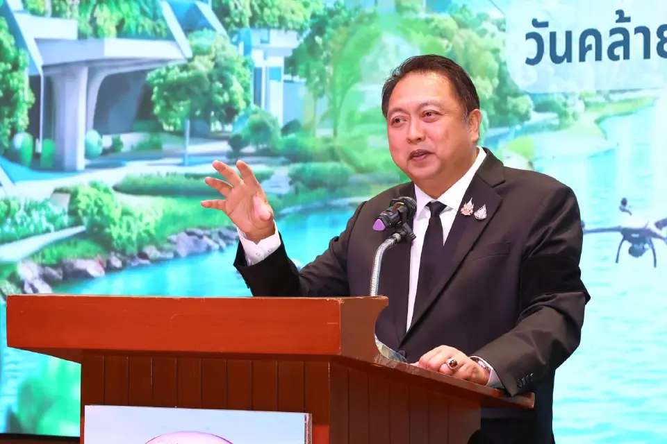 สุชาติ ชมกลิ่น