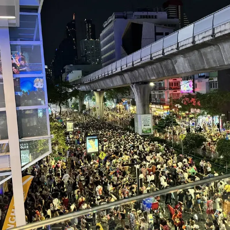 คลื่นมหาชนทะลักรถไฟฟ้า! ผู้โดยสารสงกรานต์แตะ 1.23 ล้านคน สีเขียว-สีน้ำเงินฮอตสุด