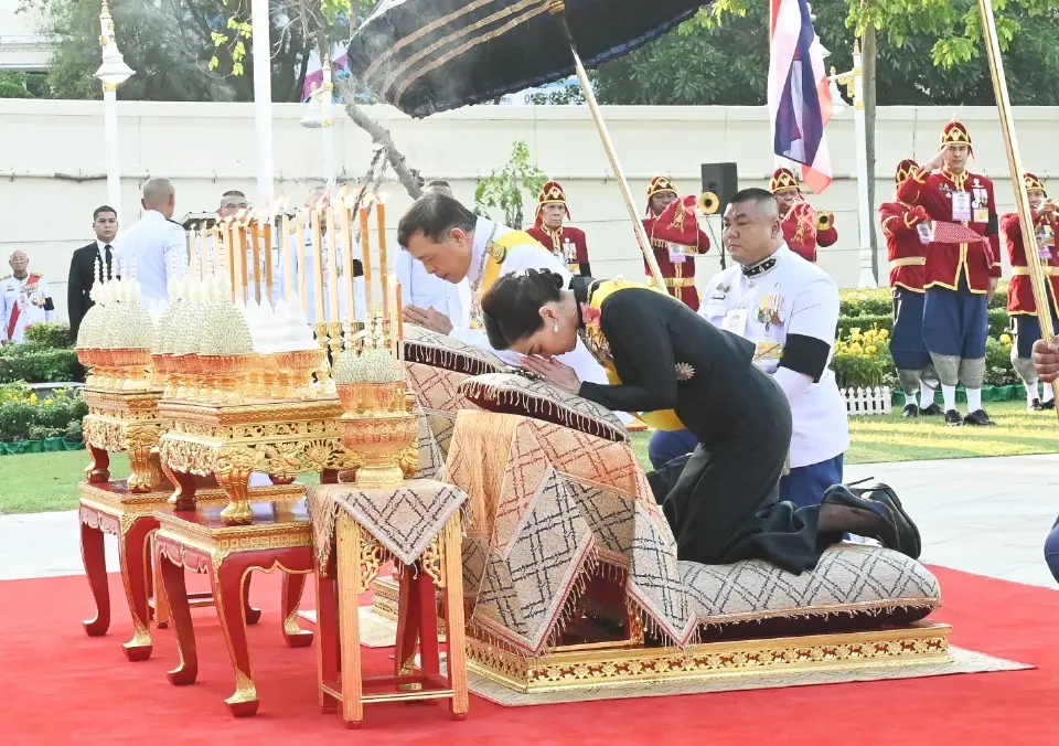 ในหลวง พระราชินี เสด็จฯ ถวายราชสักการะปฐมบรมราชานุสรณ์ เนื่องในวันจักรี ประจำปี 2569 