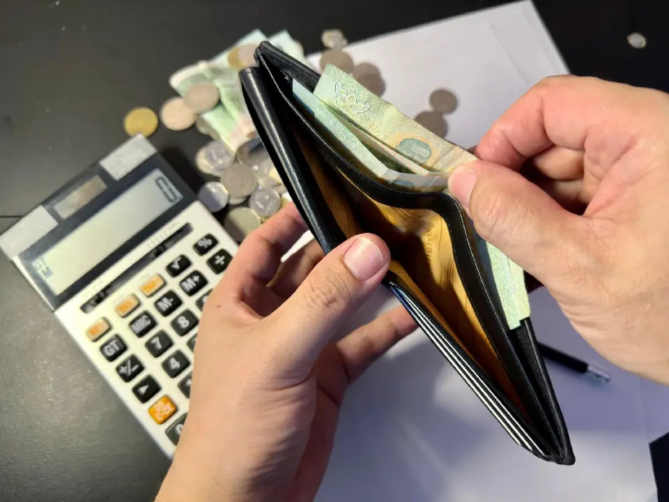 หนี้ครัวเรือนแตะ 62% คนรุ่นใหม่-นักศึกษากู้ออนไลน์สูง ค่าครองชีพกดดัน