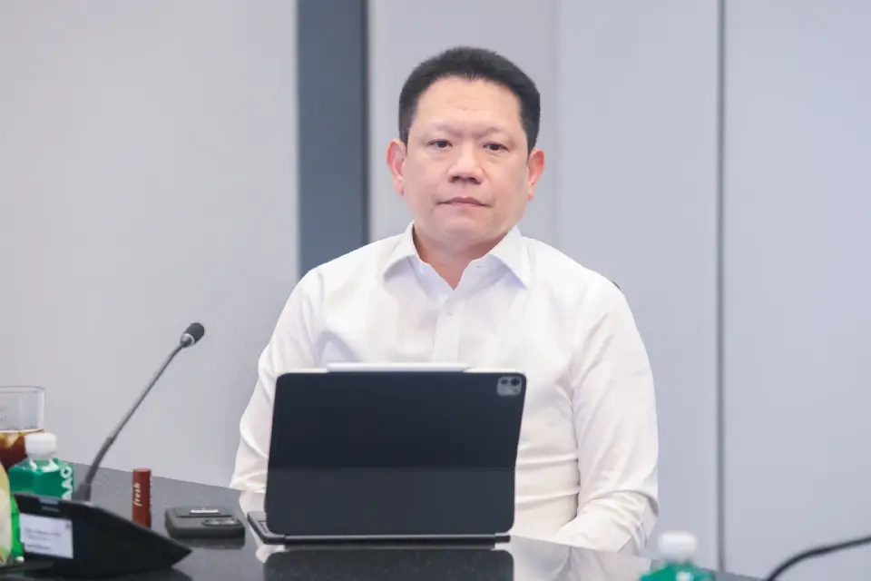 นายลวรณ แสงสนิท ปลัดกระทรวงการคลัง 