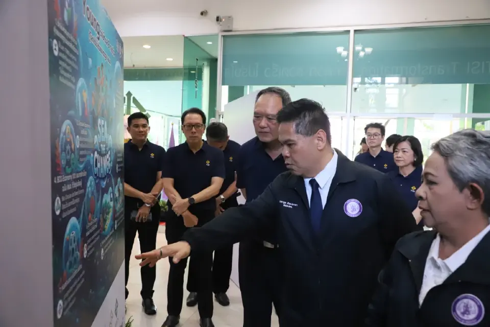 นายวราวุธ ศิลปอาชา รัฐมนตรีว่าการกระทรวงอุตสาหกรรมมอบนโยบาย สมอ.