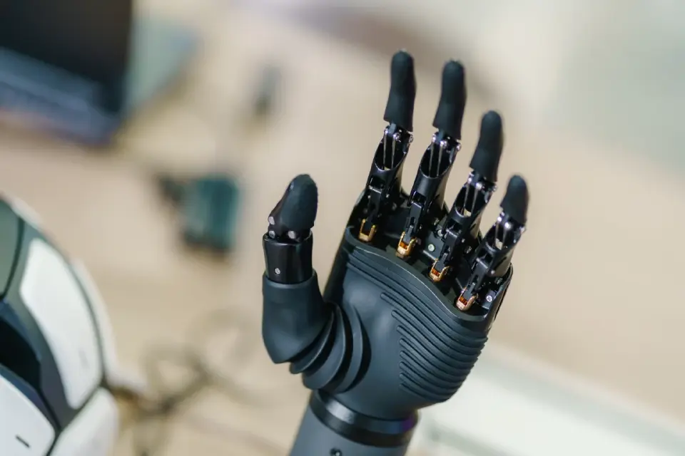 ทรูเขย่าวงการแพทย์ พัฒนา Neuro AI สมองสั่งการหุ่นยนต์ ฟื้นฟูผู้ป่วยอัมพาต