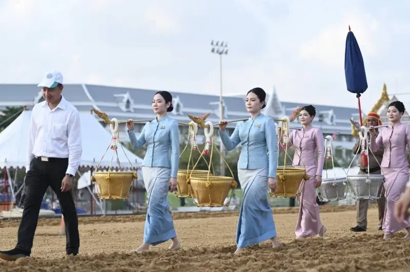พระราชพิธีพืชมงคลจรดพระนังคัลแรกนาขวัญ