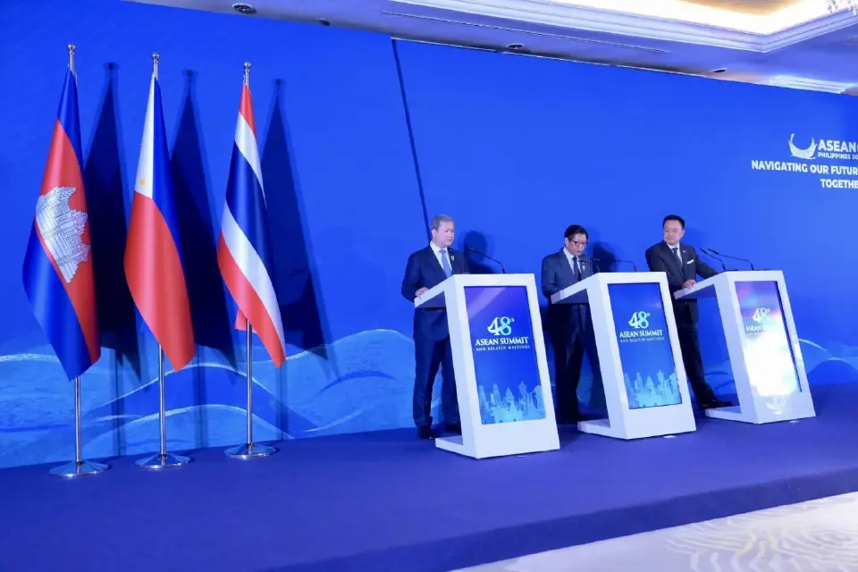'อนุทิน' ถก 'ฮุนมาแนต' ตั้งทีมคุยนับหนึ่งสร้างสันติภาพ ไทย-กัมพูชา 