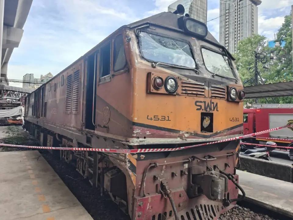 อธิบดีกรมขนส่งทางราง สั่งเร่งสอบสาเหตุ รถไฟสินค้าชนรถเมล์อโศก-ดินแดง