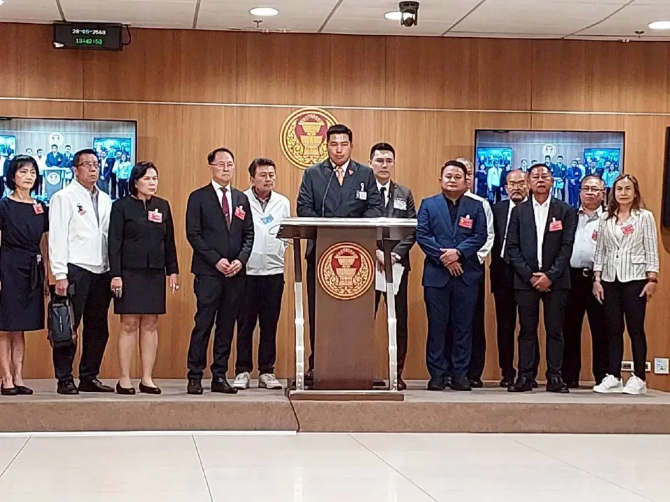 'ปลัดภูเก็ต' นำ 4 นายอำเภอ ร้องกมธ.สภาฯ ปมถูกโยกย้ายไม่เป็นธรรม
