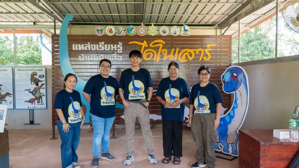 ทีมนักบรรพชีวินวิทยาชาวไทย นำโดย ดร.ศิตะ มานิตกุล นักวิจัยศูนย์วิจัยและการศึกษาบรรพชีวินวิทยา มหาวิทยาลัยมหาสารคาม
