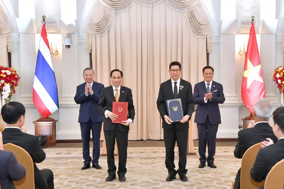 นายกรัฐมนตรีและเลขาธิการใหญ่พรรคคอมมิวนิสต์เวียดนามและประธานาธิบดีแห่งสาธารณรัฐสังคมนิยมเวียดนาม เป็นสักขีพยานในพิธีแลกเปลี่ยนบันทึกความเข้าใจ ณ ตึกสันติไมตรี ทำเนียบรัฐบาล วันที่ 28 พฤษภาคม 2569