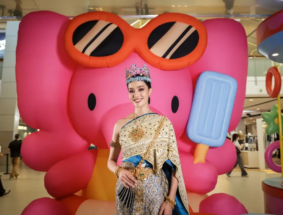 ภาพนางงามในชุดไทย (งาน Summer Fest)