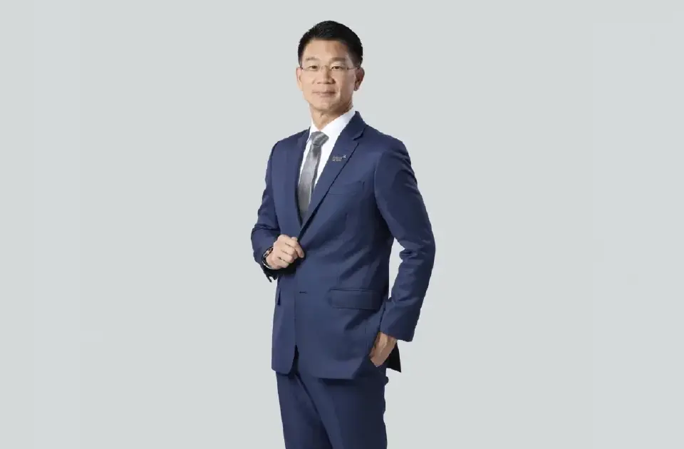 นายอารักษ์ สุธีวงศ์ รองประธานเจ้าหน้าที่บริหาร และ Chief Financial Officer บริษัท เอสซีบี เอกซ์ จำกัด (มหาชน) 