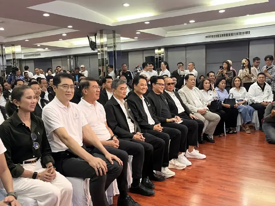 แกนนำพรรคประชาธิปัตย์ร่วมเปิดตัว นายอนุชา บูรพชัยศรี ชิงผู้ว่าฯ กทม. พร้อม ผู้สมัคร ส.ก. 50 เขต