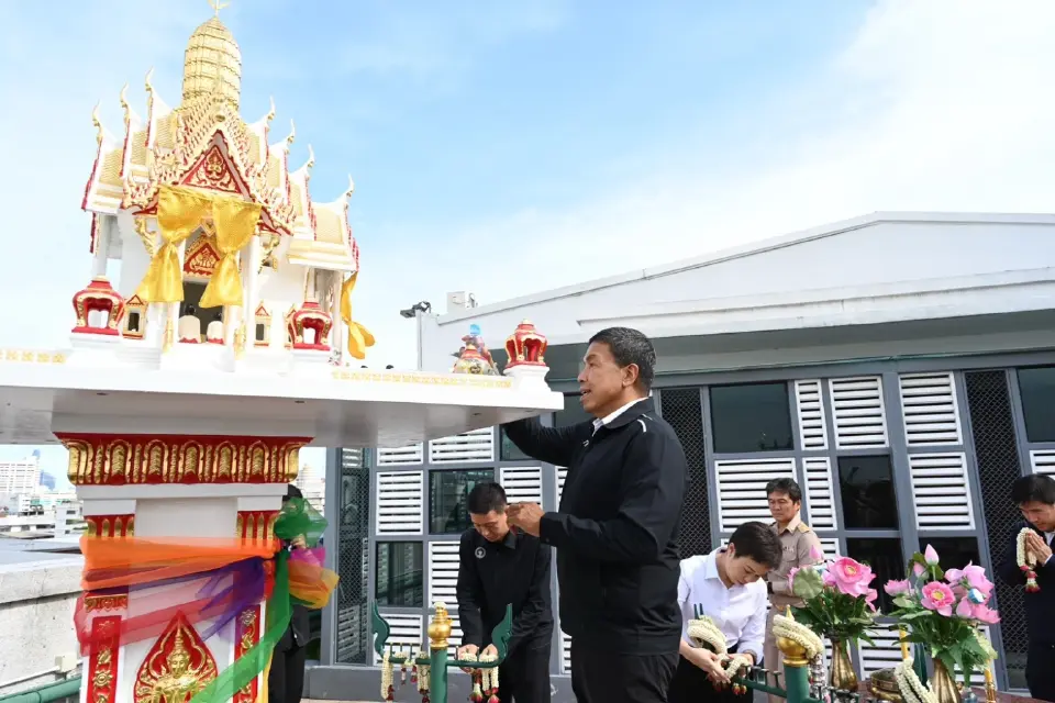 นาทีประวัติศาสตร์ 'ชัชชาติ' ลาออกผู้ว่าฯกทมฯ โบกมือลาเสาชิงช้า