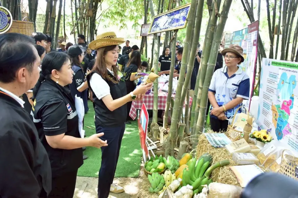 “รมช.เกษตรฯ” ลุยสุโขทัย ดัน “ศพก.กงไกรลาศ” สู่ต้นแบบเกษตรปลอดภัย-ท่องเที่ยว
