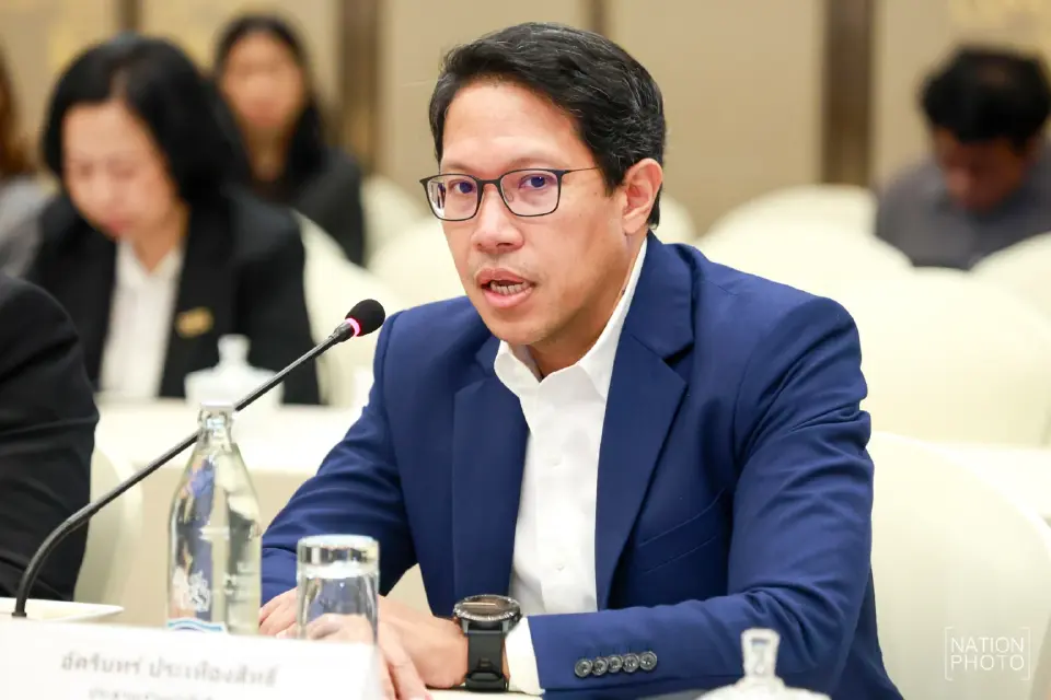อัครินทร์ ประเทืองสิทธิ์ ประธานเจ้าหน้าที่บริหาร บริษัท ดับบลิวเอชเอ ยูทิลิตี้ส์ แอนด์ พาวเวอร์ จำกัด (มหาชน) หรือ WHAUP ชี้ไทยกำลังเผชิญโจทย์พลังงานครั้งใหญ่ หลังกลุ่ม Data Center และอุตสาหกรรมเทคโนโลยี ใช้ไฟฟ้า-น้ำสูงกว่าเดิมถึง 16 เท่า พร้อมเตือนหากรัฐไม่เร่งปลดล็อกกฎระเบียบไฟฟ้าสีเขียว อาจเสียโอกาสดึงดูดการลงทุนต่างชาติ