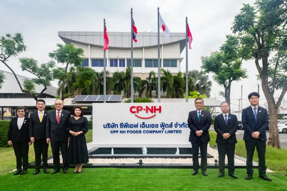 ผู้บริหารร่วมพิธีเปิดเดินเครื่องการผลิตโรงงานอาหารสำเร็จรูป  CPF NH Foods ณ จังหวัดฉะเชิงเทรา อย่างเป็นทางการ