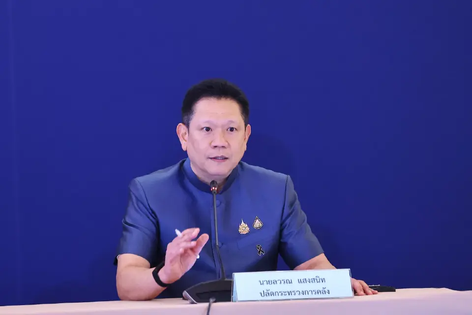 นายลวรณ แสงสนิท ปลัดกระทรวงการคลัง