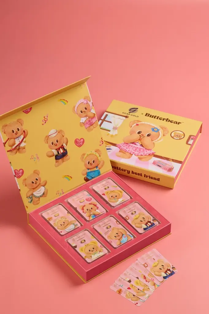 เปิดคอลเลกชันสะสมทองคำพิเศษ “GCAP GOLD x Butterbear” ดีไซน์ลวดลายน้องเนยในท่าทางสุดคิวท์ ที่มีหลากหลาย ขนาดให้เลือกสะสม จะซื้อเก็บเองหรือซื้อเป็นของขวัญ แก่คนพิเศษ