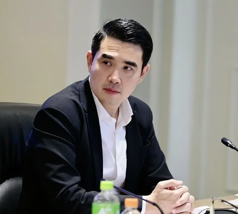 นายกรนิจ โนนจุ้ย โฆษกกระทรวงพาณิชย์