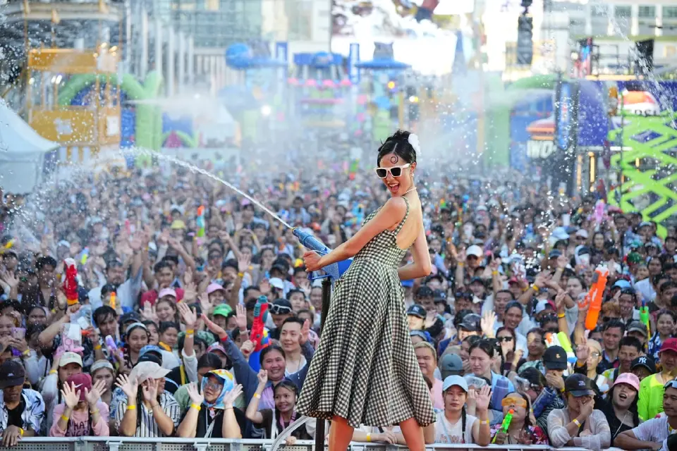ภาพบรรยากาศเล่นน้ำสงกรานต์ (Songkran Festival)