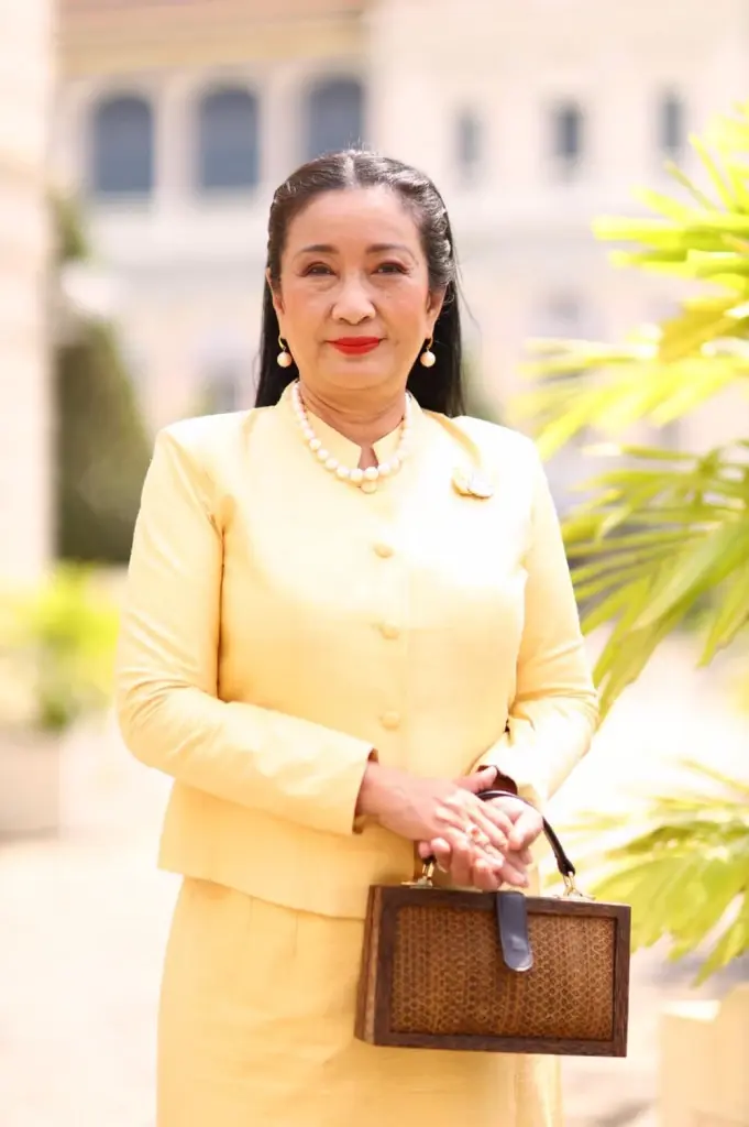 นางฐนิวรรณ กุลมงคล นายกสมาคมภัตตาคารไทย