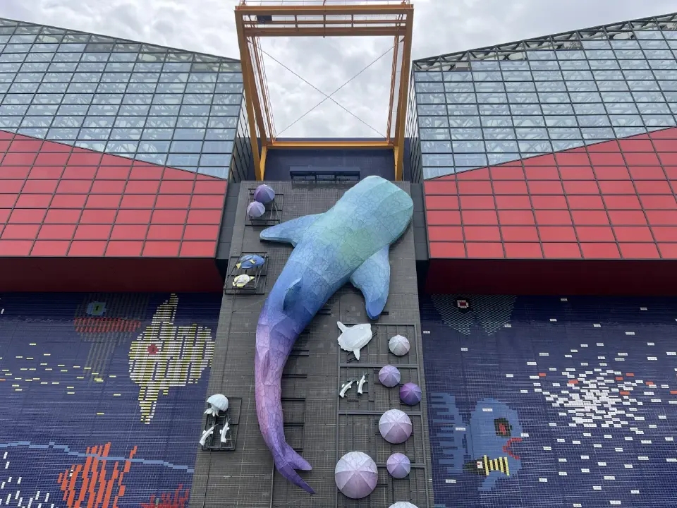 พิพิธภัณฑ์สัตว์น้ำไคยูกัง (Osaka Aquarium Kaiyukan)