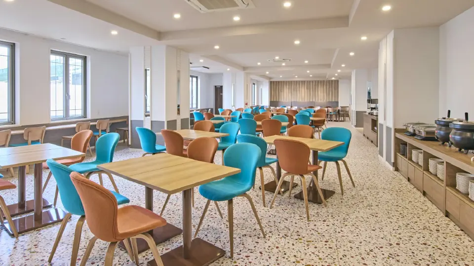 ห้องอาหาร Dining ซึ่งเป็นห้องอาหารหลักของโรงแรมเซ็นทารา ไลฟ์ นัมบะ โอซาก้า 