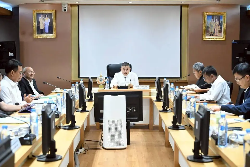 ปลัดเกษตรฯ สั่งคุมเข้มนมโรงเรียนปี 69  ย้ำคุณภาพ พร้อมตั้งทีมตรวจทั่วประเทศ
