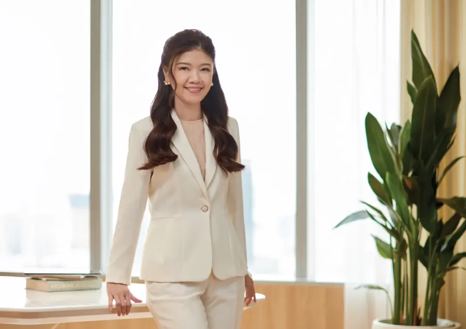 นางสาวนภารัตน์ ศรีวรรณวิทย์ ประธานเจ้าหน้าที่บริหารการเงิน และกรรมการผู้จัดการใหญ่ กลุ่มงานการเงินการบัญชี และกลุ่มธุรกิจโรงแรมและสำนักงาน บมจ.เซ็นทรัลพัฒนา