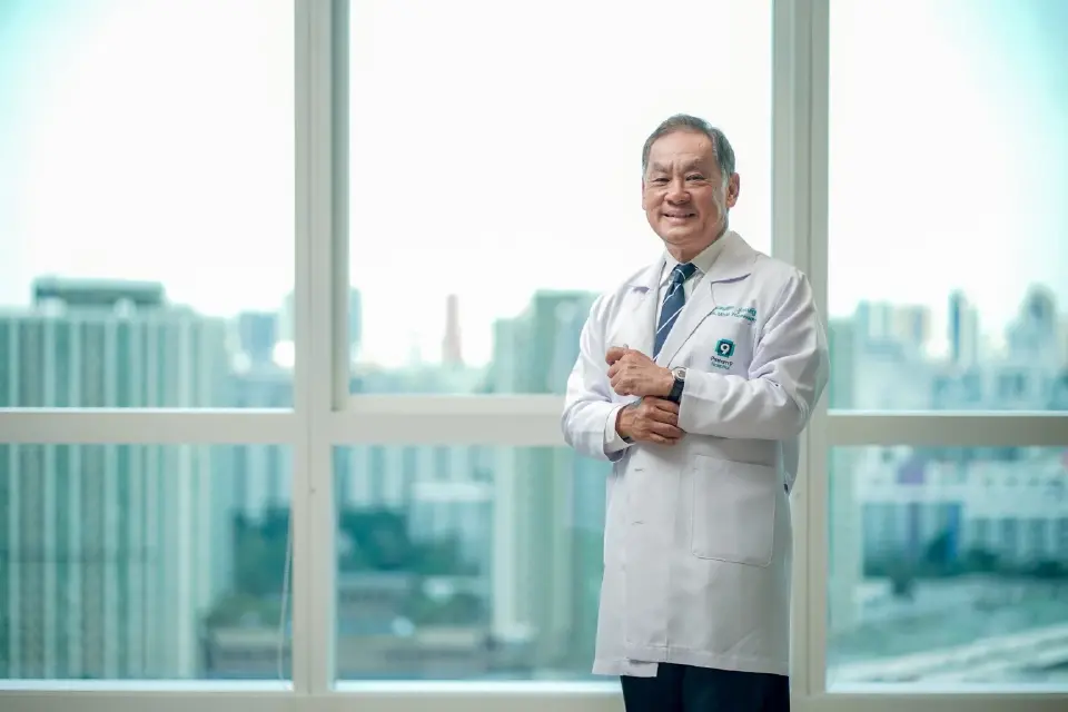 นายแพทย์เสถียร ภู่ประเสริฐ กรรมการผู้อำนวยการ บริษัท โรงพยาบาลพระรามเก้า จำกัด (มหาชน)