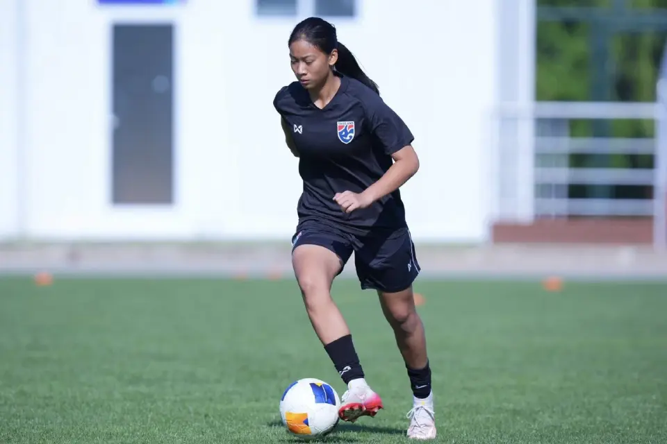 "กุลิสรา ลิ้มปวะนิช" กองหน้ากัปตันทีมฟุตบอลหญิงทีมชาติไทย U17 