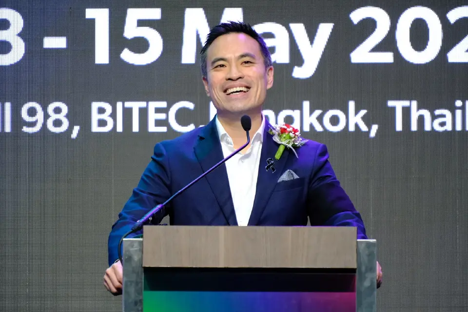 นายเอกนัฏ พร้อมพันธุ์ รัฐมนตรีว่าการกระทรวงพลังงาน