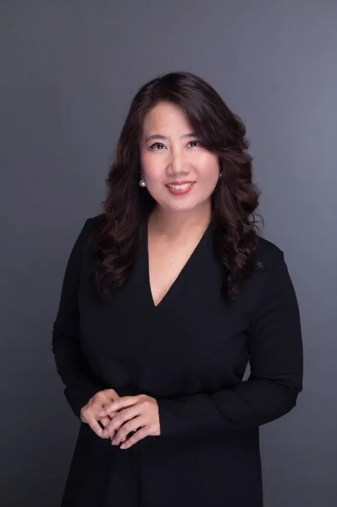 นางสาวอินทิรา จิตรานุเคราะห์ ผู้ช่วยผู้จัดการใหญ่ Head of Marketing ธนาคารไทยพาณิชย์