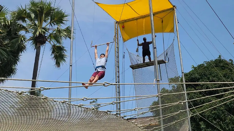 กิจกรรม Flying Trapeze