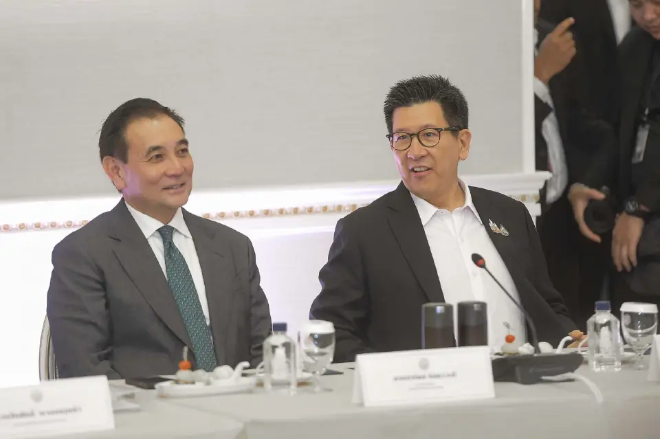 นายเอกนิติ นิติทัณฑประภาส รองนายกรัฐมนตรีและรัฐมนตรีว่าการกระทรวงการคลัง