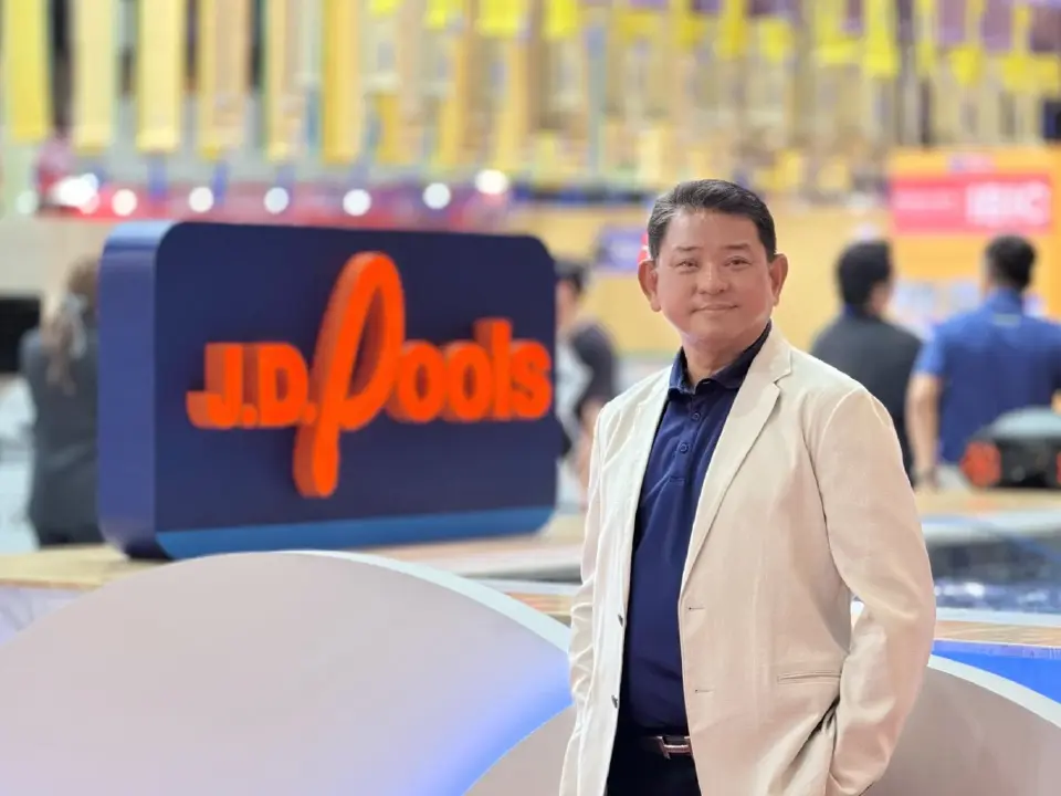 ธนูศักดิ์ พึ่งเดช ประธานกรรมการบริหารและกรรมการผู้จัดการ J.D. Pools