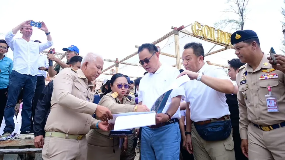 นายกรัฐมนตรีและรัฐมนตรีว่าการกระทรวงมหาดไทย และคณะ ลงพื้นที่กำชับและติดตามการแก้ไขปัญหากรณีการบุกรุกพื้นที่สาธารณะหาดบางเทา อ.ถลาง จ.ภูเก็ต