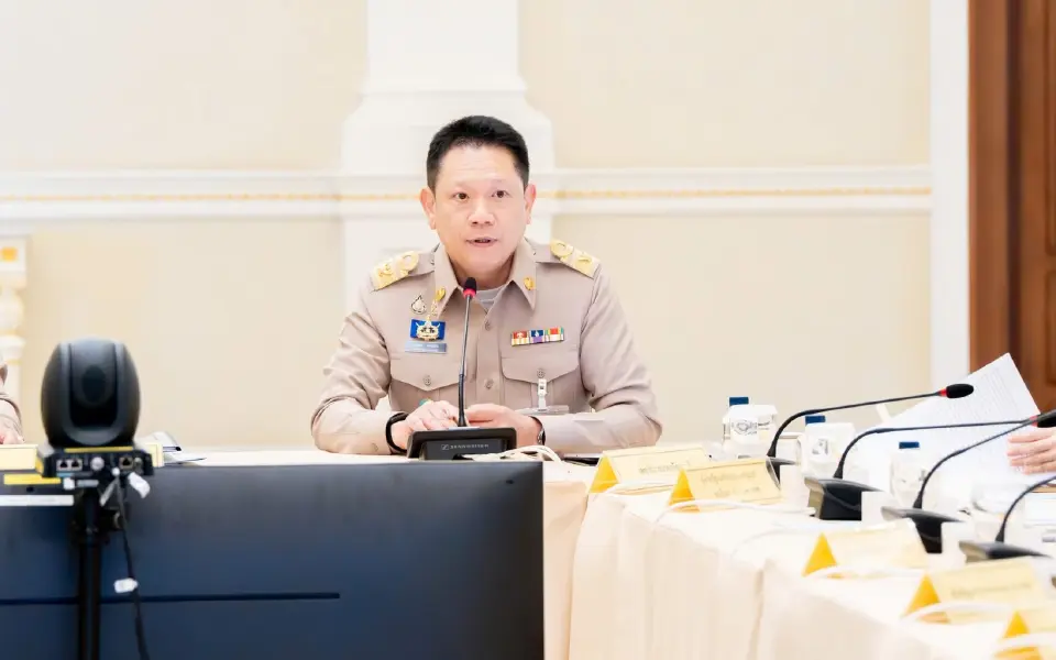 นายลวรณ แสงสนิท ปลัดกระทรวงการคลัง