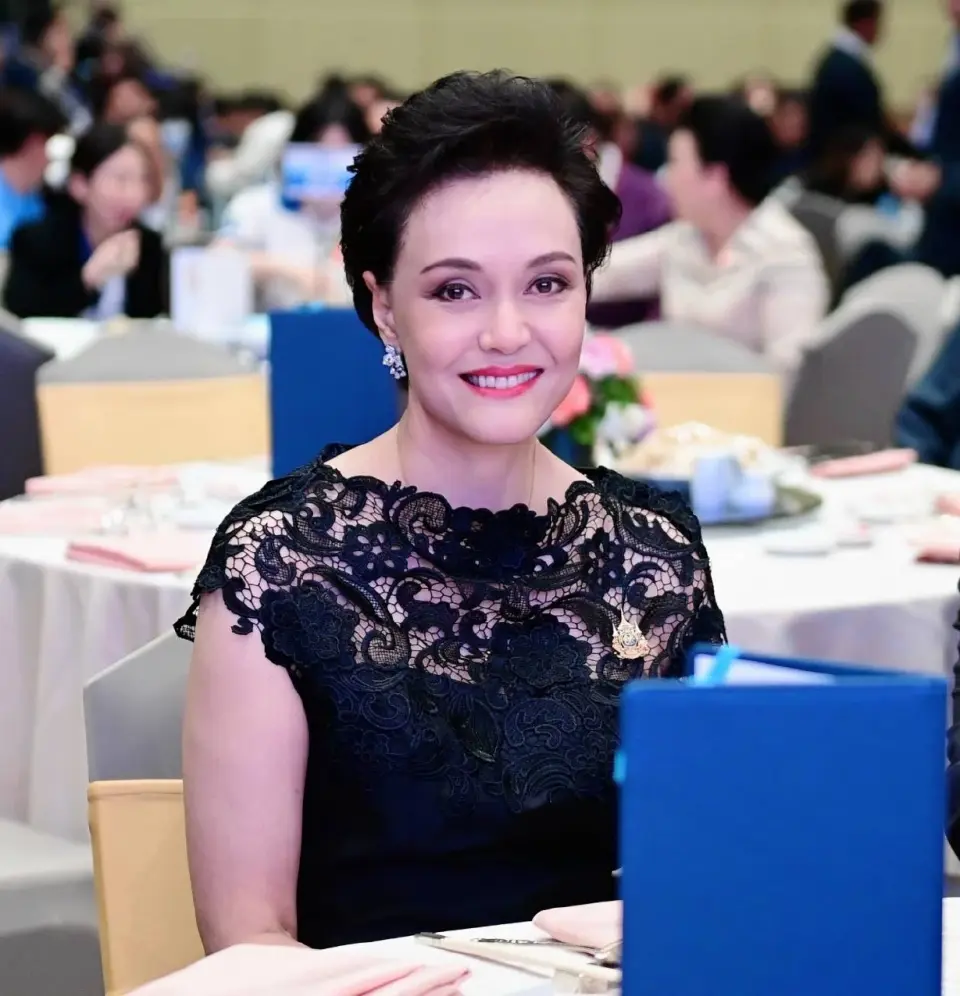 ศุภจี สุธรรมพันธุ์ รองนายกรัฐมนตรี และรัฐมนตรีว่าการกระทรวงพาณิชย์ 