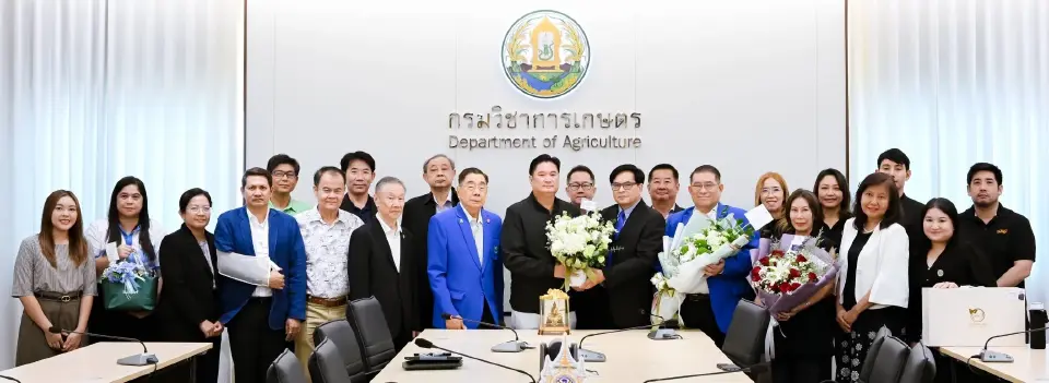 นายกองเอกเปล่งศักดิ์ ประกาศเภสัช นายกสมาคมการค้าปุ๋ยและธุรกิจการเกษตรไทย , นางสาววรัญญา  บุญวิวัฒน์ นายกสมาคมการค้าผู้ผลิตปุ๋ยไทย , นายจารึก ศรีพุทธชาติ นายกสมาคมคนไทยธุรกิจเกษตร และ นายปภัสรพงษ์ ปั้นทอง นายกสมาคมธุรกิจปุ๋ยอินทรีย์และปุ๋ยชีวภาพไทย ได้เข้าพบนายรพีภัทร์ จันทรศรีวงศ์ อธิบดีกรมวิชาการเกษตร และนายกสมาคมดินและปุ๋ยแห่งประเทศไทย เพื่อแสดงความยินดีในวาระที่ดำรงตำแหน่งอธิบดีกรมวิชาการเกษตรต่อเนื่องอีกหนึ่งวาระ