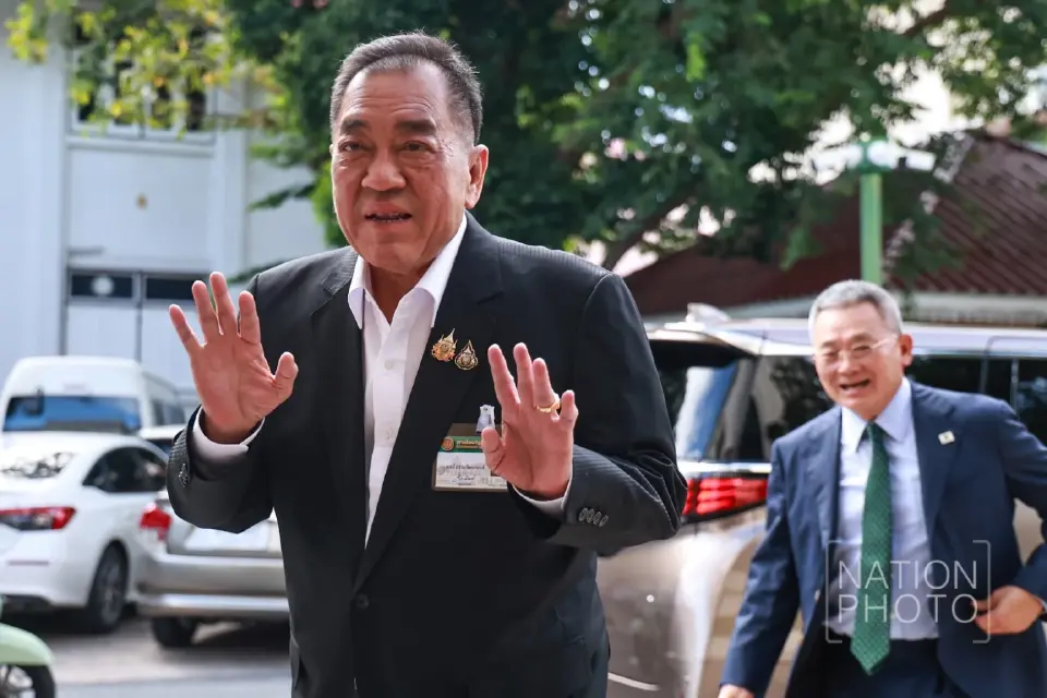 ดร.พจน์ อร่ามวัฒนานนท์ คือประธานกรรมการหอการค้าไทยและสภาหอการค้าแห่งประเทศไทย