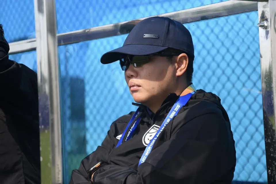 ธิดารัตน์ วิวาสุขุ หัวหน้าผู้ฝึกสอน ฟุตบอลหญิงทีมชาติไทยรุ่นอายุไม่เกิน 17 ปี 