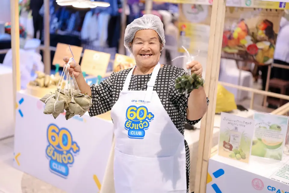 ผู้สูงวัยได้พบปะ พูดคุย และใช้เวลาร่วมกัน ท่ามกลางบรรยากาศแห่งรอยยิ้ม