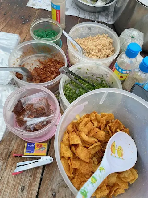 ข้าวต้มโบราณ แม่ติ๋ม-ข้าวต้มผงกะหรี่ พี่แขก