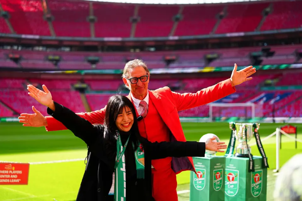 คาราบาว พาอินฟลูฯ บินดูรอบชิง Carabao Cup ติดขอบสนาม Wembley