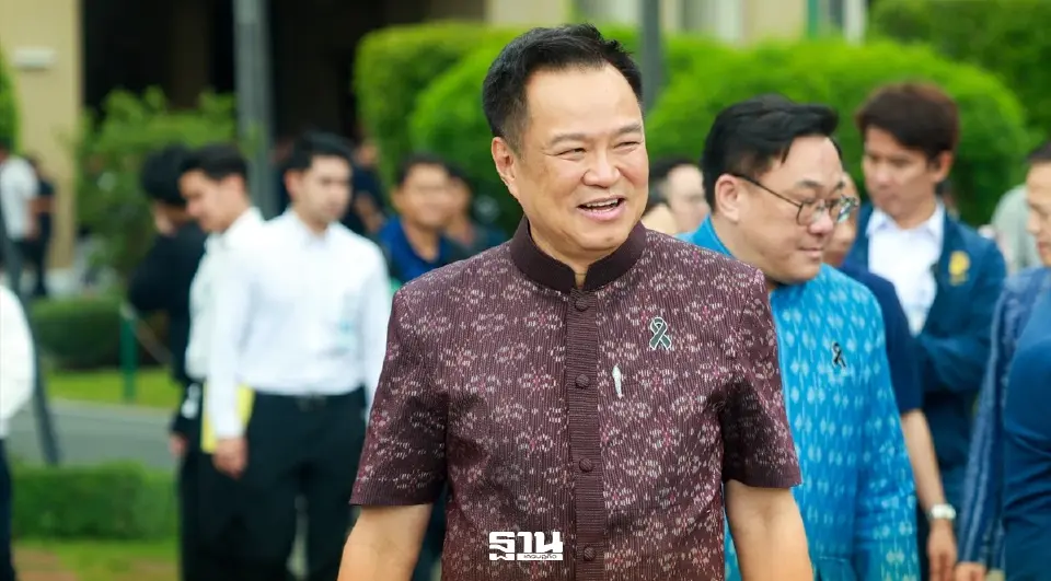  นายอนุทิน ชาญวีรกูล นายกรัฐมนตรีและรัฐมนตรีว่าการกระทรวงมหาดไทย 