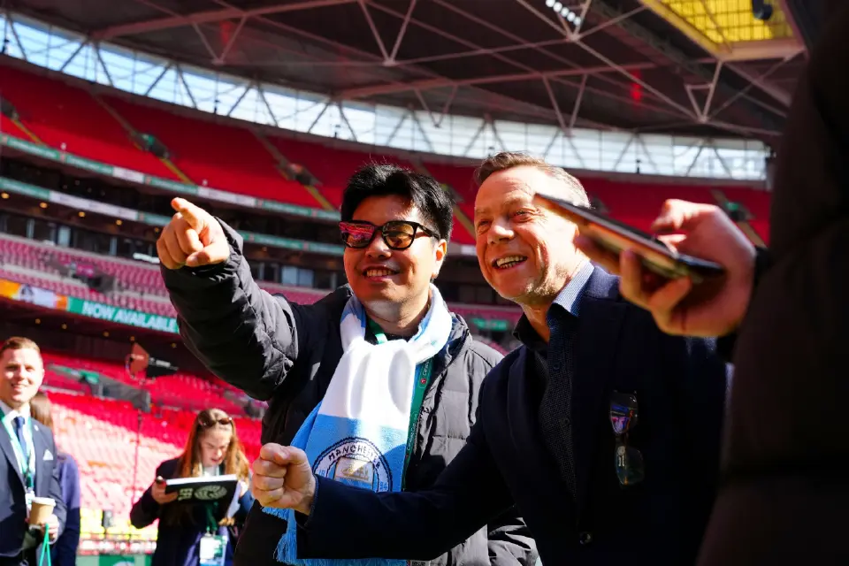 คาราบาว พาอินฟลูฯ บินดูรอบชิง Carabao Cup ติดขอบสนาม Wembley